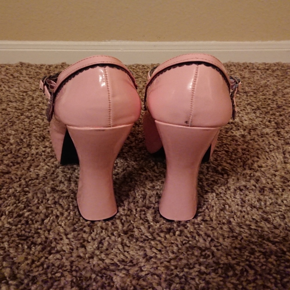 Shoes - Picture 4 of 5